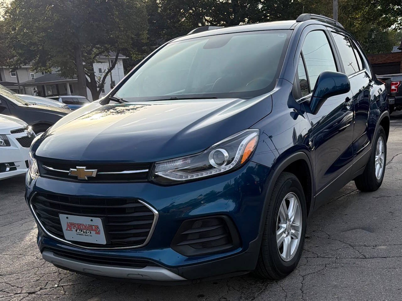 Used 2020 Chevrolet Trax LT w/ LT Convenience Package FWD image 3