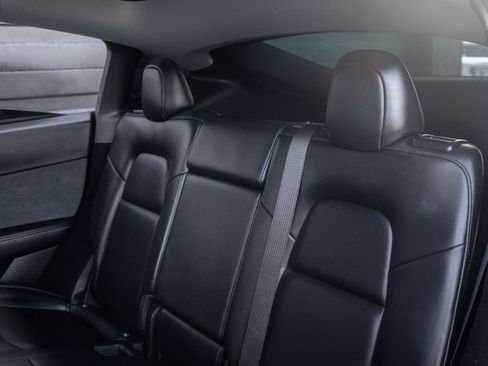 Used 2024 Tesla Model Y Long Range image 21