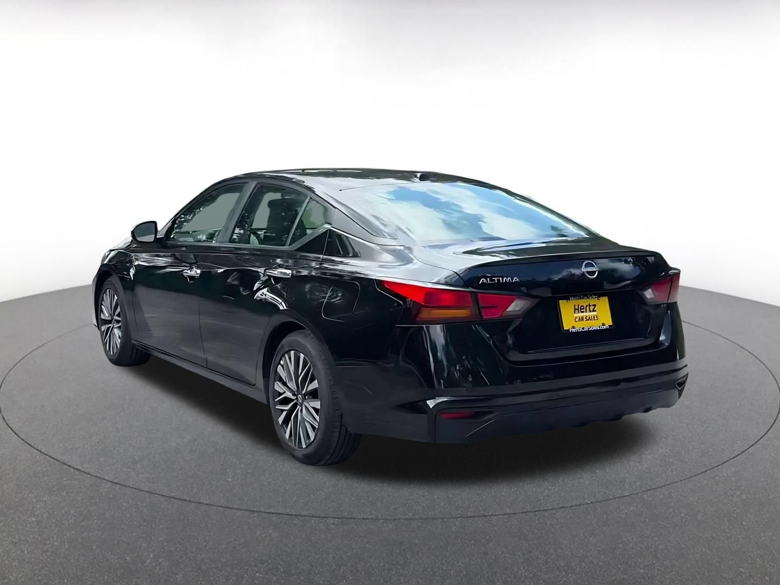 Used 2025 Nissan Altima 2.5 SV FWD image 12
