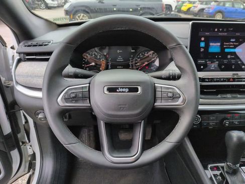 Used 2024 Jeep Compass Latitude AWD/4WD image 27