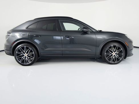 New 2026 Porsche Macan 4 Electric AWD/4WD image 11