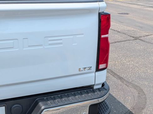 Used 2025 Chevrolet Silverado 2500 LTZ w/ LTZ Convenience Package AWD/4WD image 7