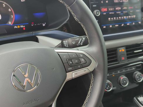 Used 2023 Volkswagen Taos SE w/ Panoramic Sunroof Package FWD image 18