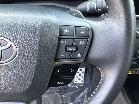 Used 2025 Toyota Camry SE image 26