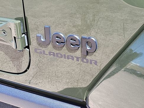 Used 2022 Jeep Gladiator Sport AWD/4WD image 31
