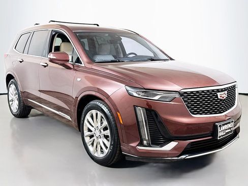 Used 2022 Cadillac XT6 Premium Luxury w/ Technology Package FWD image 3