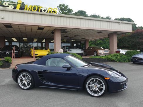 Used 2018 Porsche 718 Boxster RWD image 2