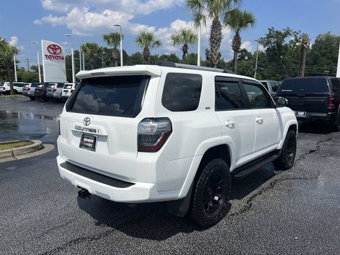 Used 2023 Toyota 4Runner SR5 Premium w/ Moonroof Package AWD/4WD image 10
