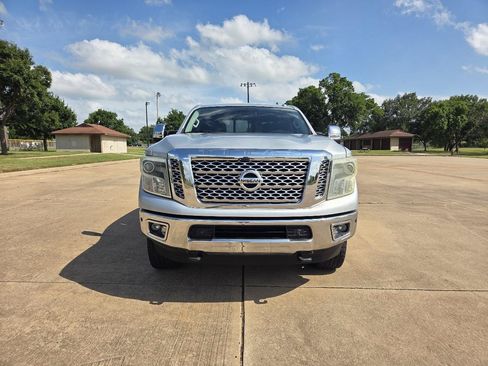 Used 2016 Nissan Titan SL RWD image 4
