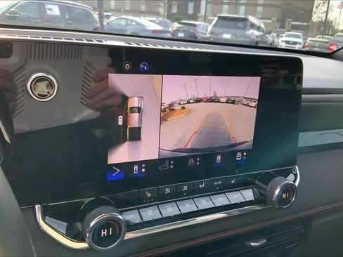 Used 2023 Chevrolet Colorado Z71 w/ Z71 Convenience Package 2 image 27