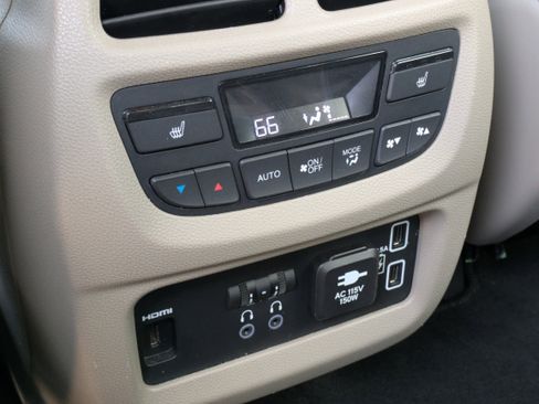 Used 2022 Honda Pilot Touring image 16