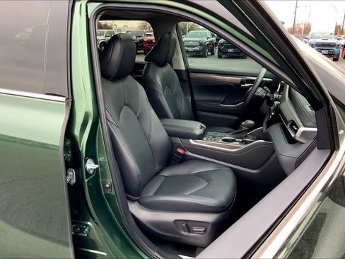 Used 2023 Toyota Highlander Limited image 9