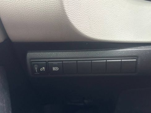 Used 2021 Toyota Corolla LE FWD image 23