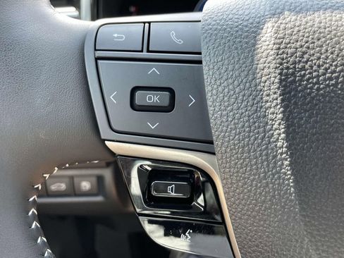 Used 2025 Toyota Camry SE w/ Multimedia Upgrade Package image 23