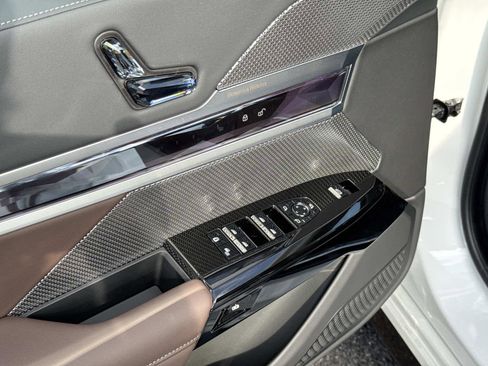 New 2026 BMW 740i w/ Premium Package image 18