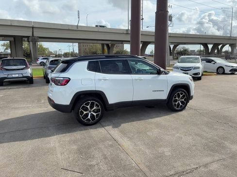 Used 2025 Jeep Compass Limited image 3