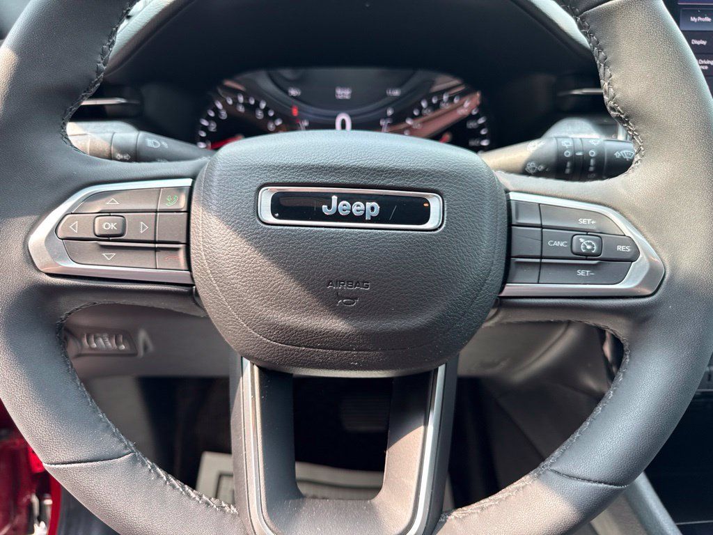 Used 2023 Jeep Compass Latitude w/ Convenience Group AWD/4WD image 24