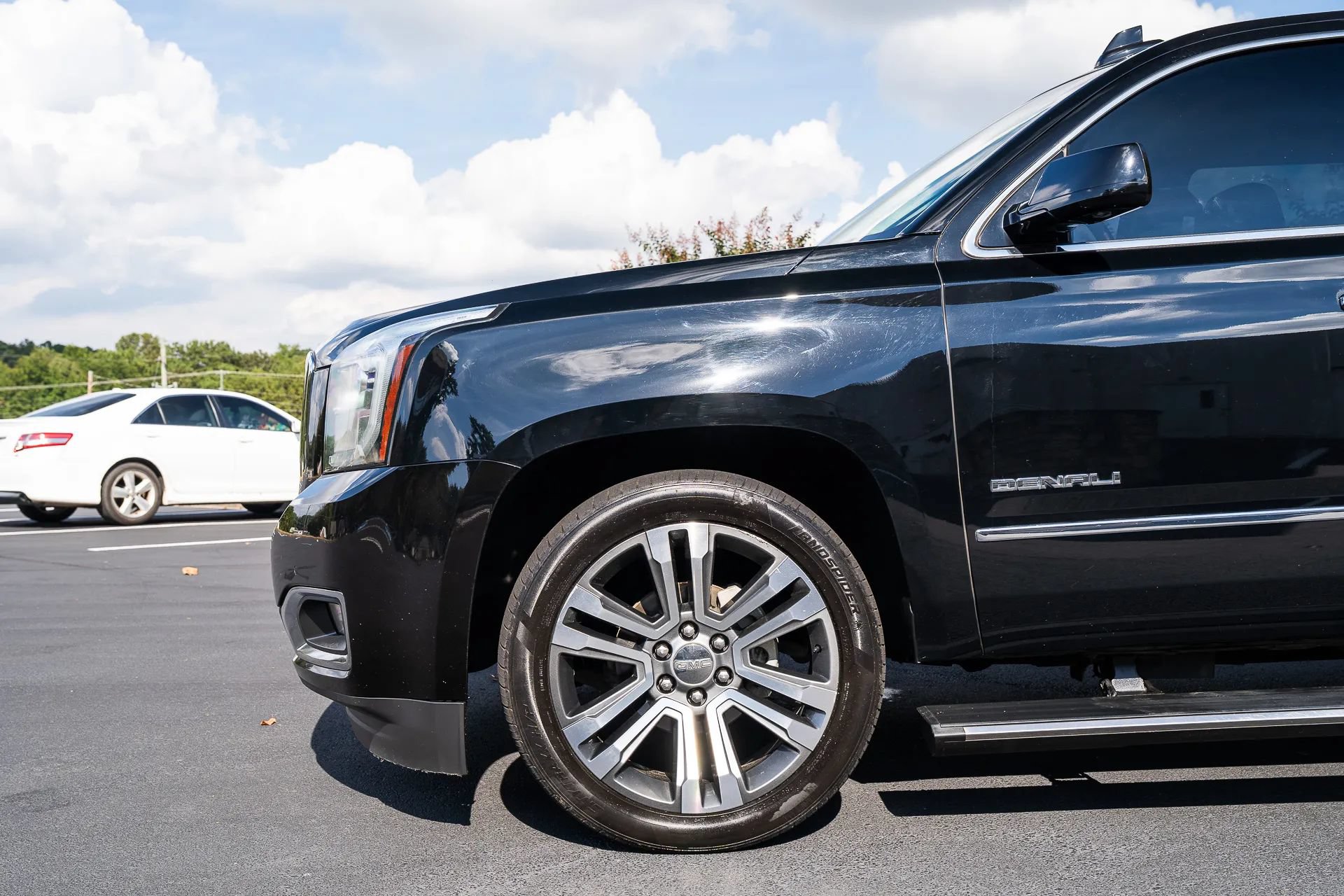Used 2018 GMC Yukon Denali w/ Denali Ultimate Package RWD image 3