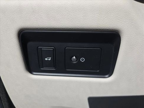 Certified 2025 Jaguar F-PACE R-Dynamic S image 25