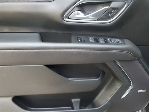 Used 2024 GMC Yukon XL SLT w/ SLT Luxury Package image 16