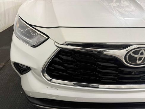 Used 2023 Toyota Highlander Platinum image 4