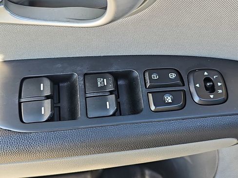 Used 2015 Kia Soul image 32