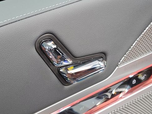 Used 2023 BMW 760i xDrive image 7