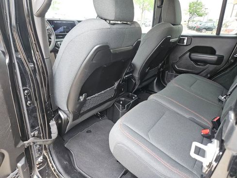 Used 2025 Jeep Wrangler Unlimited Rubicon w/ Convenience Group AWD/4WD image 27