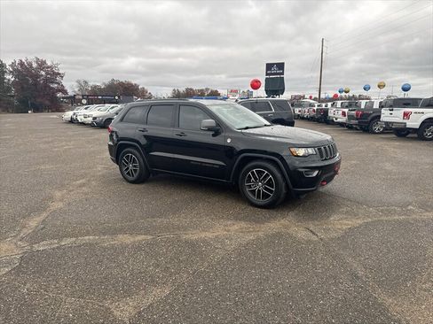 Used 2017 Jeep Grand Cherokee Trailhawk AWD/4WD image 2