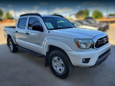 Used 2015 Toyota Tacoma PreRunner w/ TRD Off-Road Package image 11