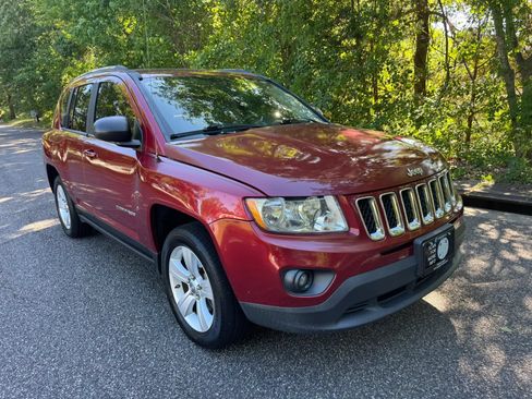 Used 2012 Jeep Compass Sport FWD image 2