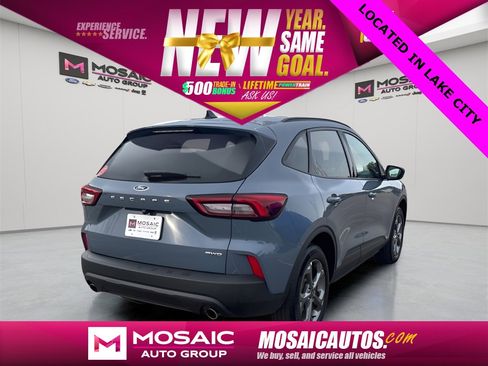 Used 2025 Ford Escape ST-Line image 3