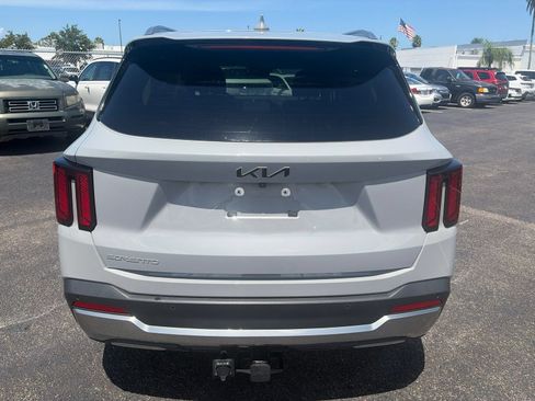 Used 2024 Kia Sorento EX w/ Panoramic Sunroof Package FWD image 6