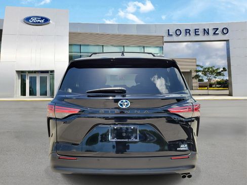 Used 2021 Toyota Sienna XLE FWD image 6