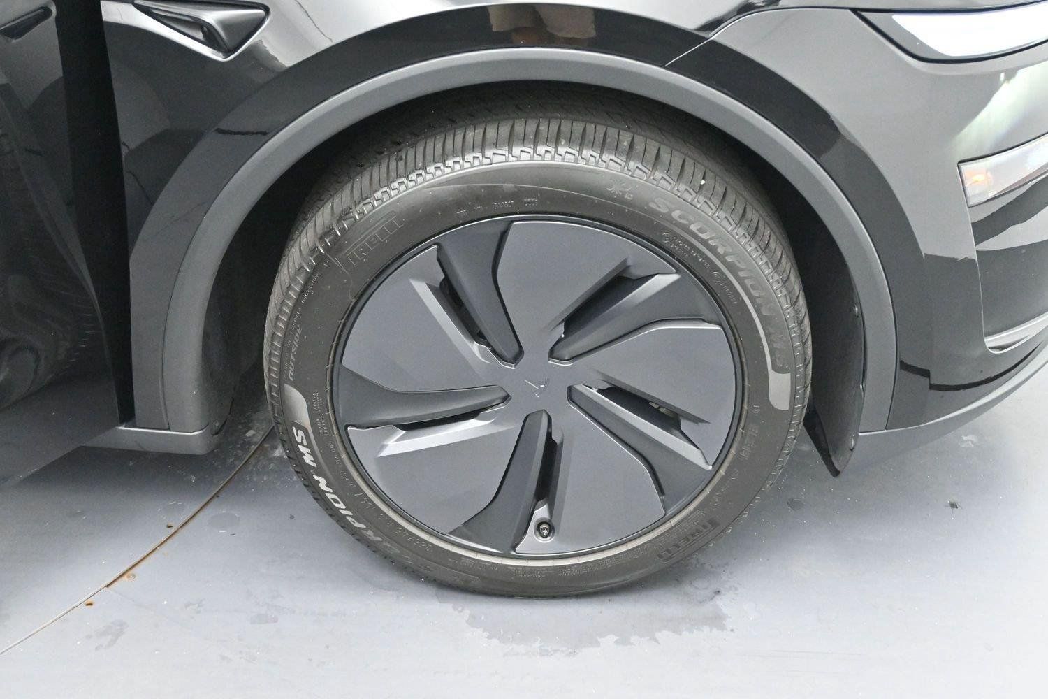 Used 2026 Tesla Model Y 2WD image 30