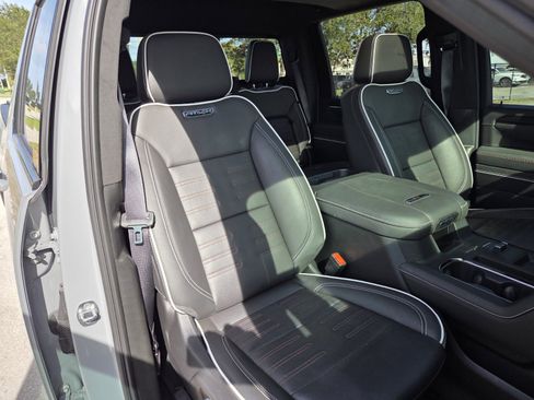 Used 2024 GMC Sierra 2500 AT4X image 11