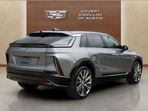 Certified 2025 Cadillac Lyriq Luxury w/ LPO, Floor Liner Package AWD/4WD image 4
