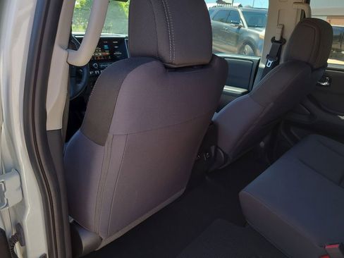 Certified 2025 Nissan Frontier SV w/ SV Convenience Package RWD image 9