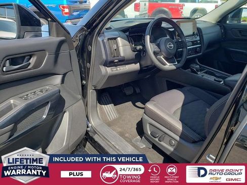 Used 2024 Nissan Pathfinder SV image 11