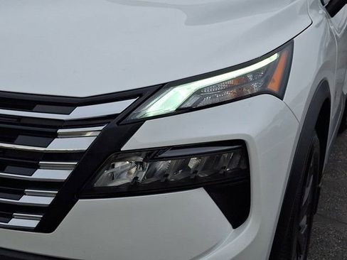 Used 2024 Nissan Rogue SV w/ SV Premium Package image 12