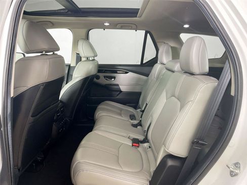 Used 2024 Honda Pilot Touring image 11