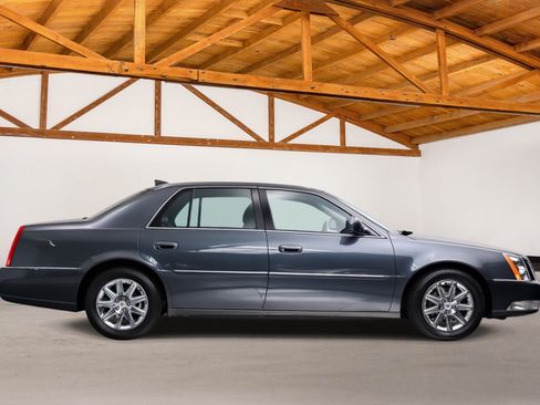 Used 2011 Cadillac DTS Premium FWD image 6