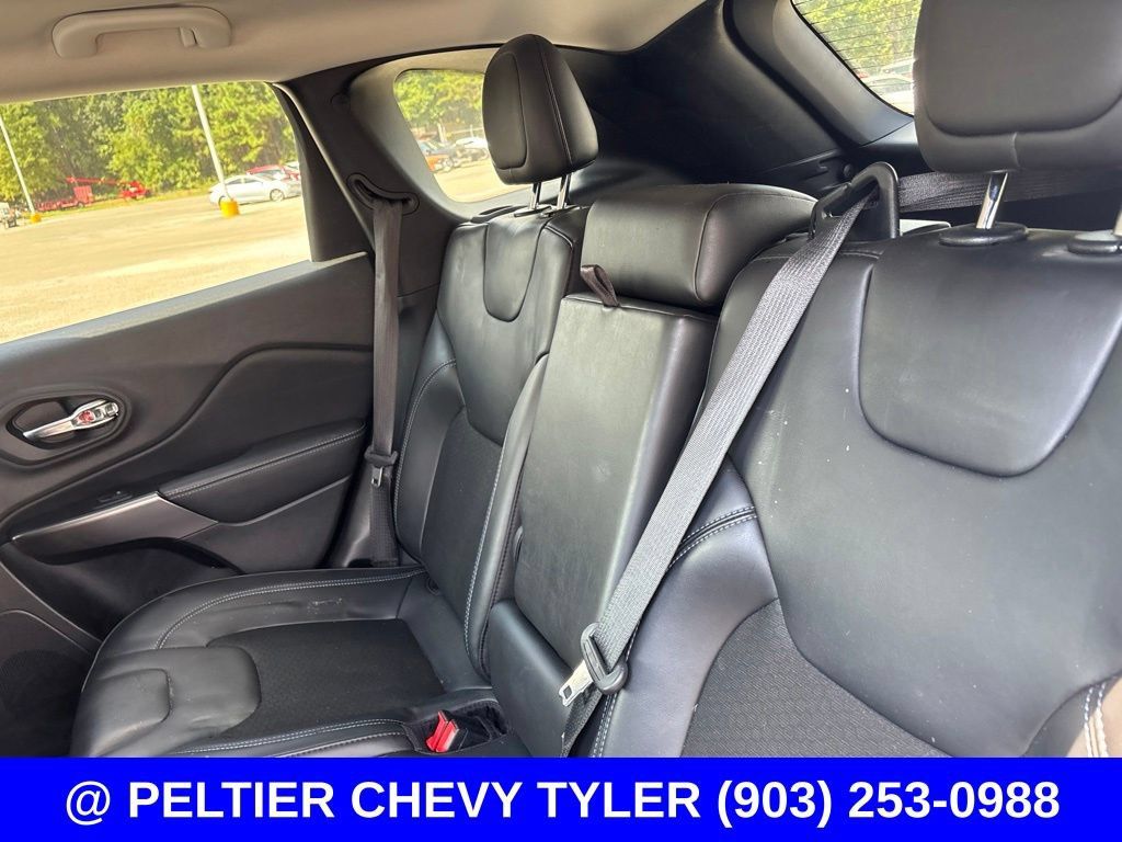 Used 2021 Jeep Cherokee Latitude Plus FWD image 19