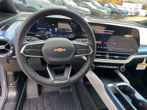 New 2026 Chevrolet Equinox EV LT image 13