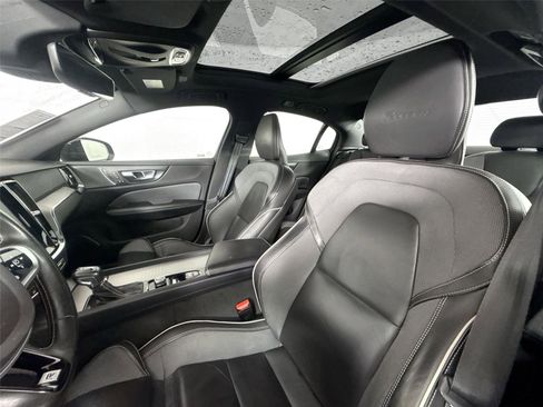 Used 2019 Volvo S60 T5 R-Design image 3