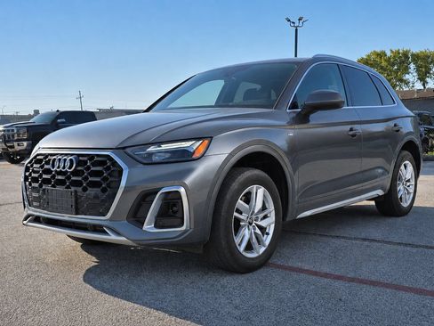 Used 2022 Audi Q5 2.0T Premium w/ Convenience Package AWD/4WD image 3