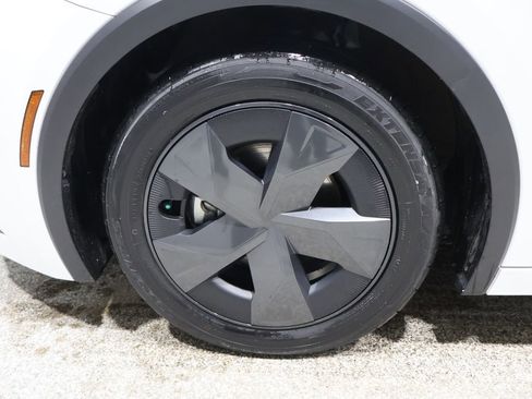 Used 2023 Toyota Prius LE image 7