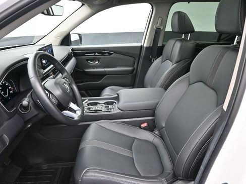 Used 2025 Honda Pilot Touring image 20