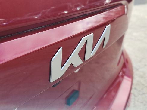 Certified 2024 Kia Niro EX Touring image 29