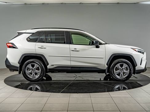 Used 2025 Toyota RAV4 LE AWD/4WD image 4